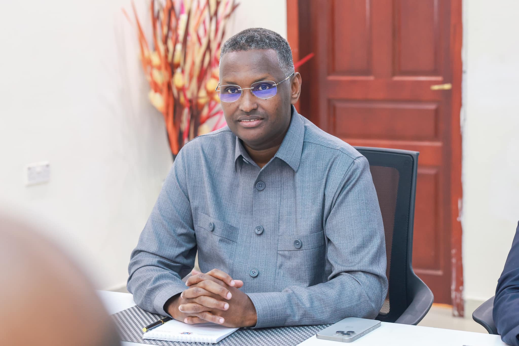 Xog: Mahad salaad oo ka miisaan cuslaaday Maxwayne Xasan Sheekh Maxamuud iyo Ra’iisulwasaare Xamse…Read More